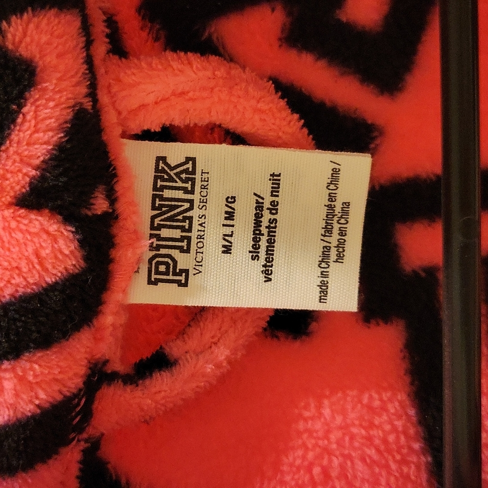 Pink Victoria Secret robe - Picture 5 of 5